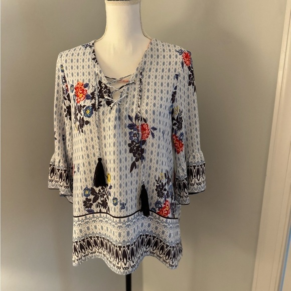 New directions boho blouses over head with ties at neck with bell sleeves Size M - Picture 3 of 9